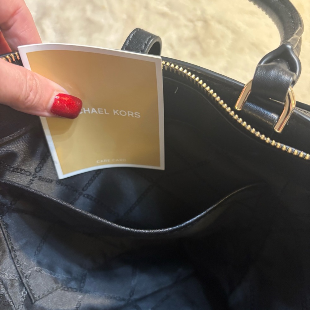 NWT Michael Kors Amelia Tote Black Luxe Leather Medium Top-Zip Crossbody FLAWED - Picture 13 of 16